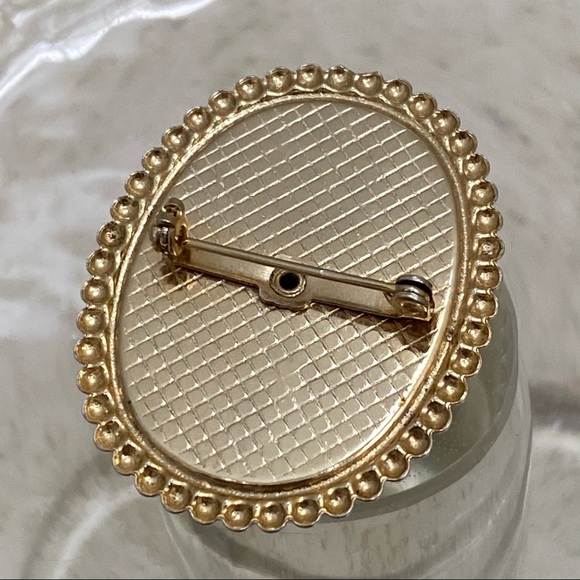 Vintage Unsigned Victorian Lady Cameo Brooch - Picture 11 of 11